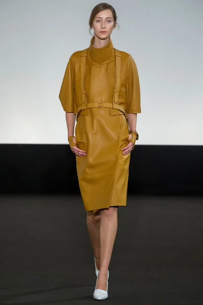 Look 15